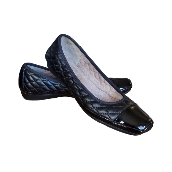 Naturalizer Quilted and Patent Leather Ballet Flats in Size 6 - Picture 3 of 9